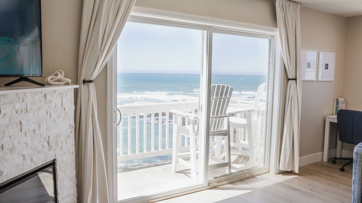 Shelter Cove Hotel | Black Sands Inn