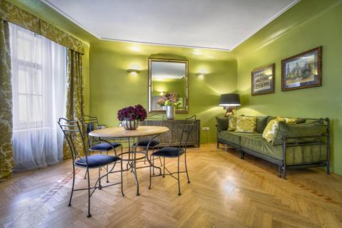 Stare Mesto Hotel | Black Star Suites
