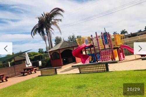 Lakes Entrance Apartment | Black swan motor inn