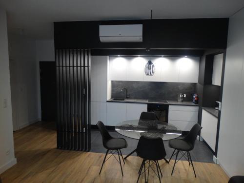 Poznan City Center Apartment | Black&White Apartment Bis - Małe Garbary 8
