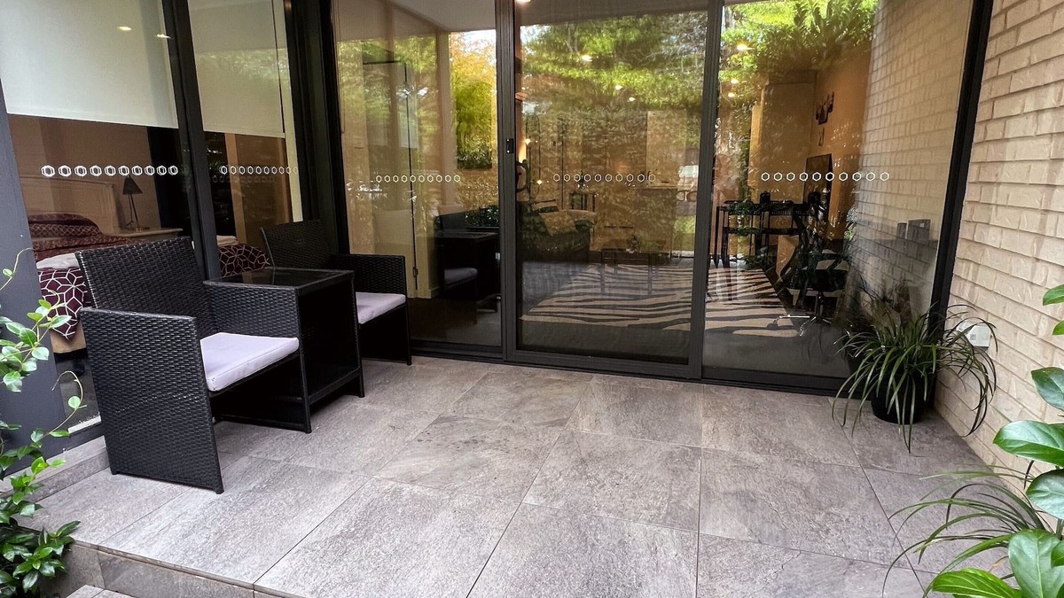 Braddon Apartment | Black & White Delight - 2bd 2bth