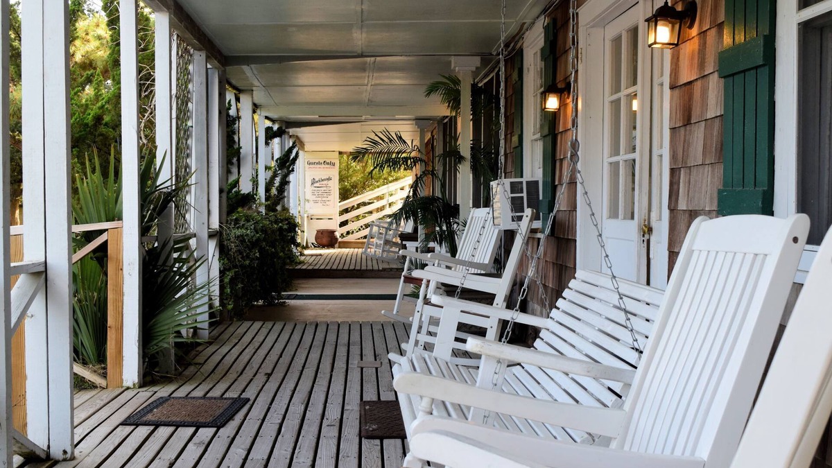 Ocracoke Hotel | Blackbeard's Lodge