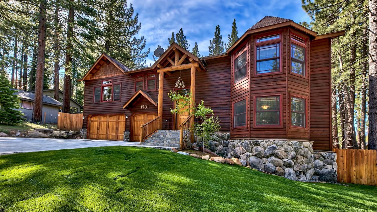 Tahoe Paradise House | Blackfoot Luxury Retreat - Hot Tub, Pool Table, 5BD/4BA, Pets, Deck