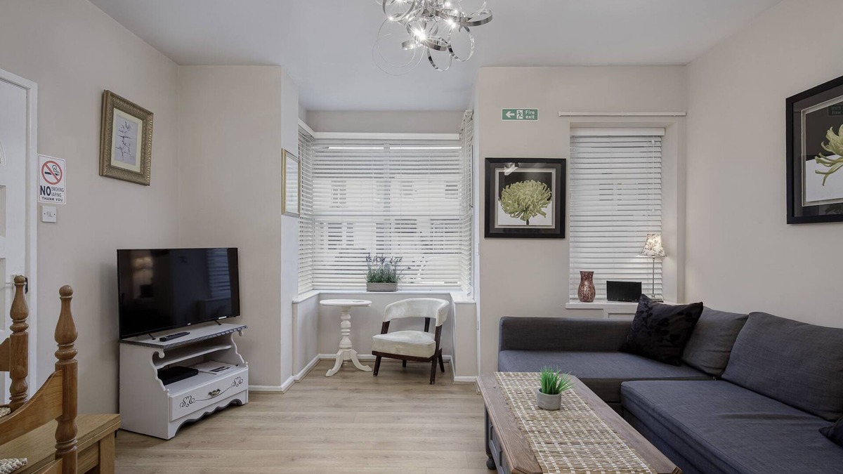 Blackpool Town Center Apartment | Blackpool Abode - Hornby Apartment Ground Floor