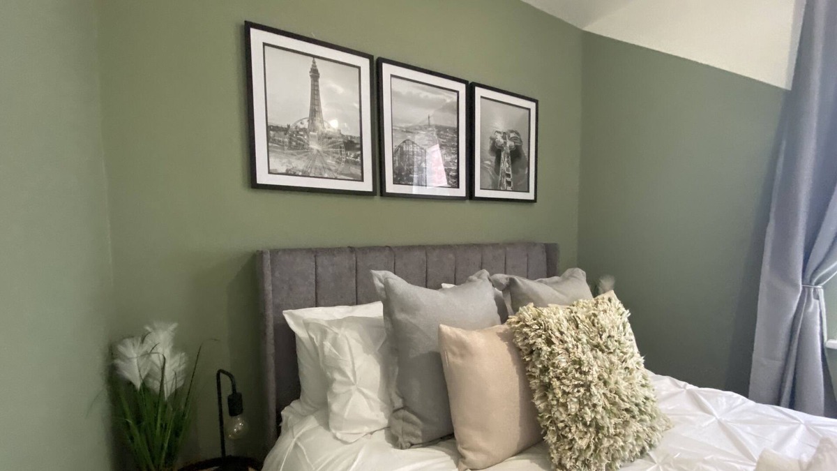 Blackpool Town Center Apartment | Blackpool Abode - Vance Road Star House