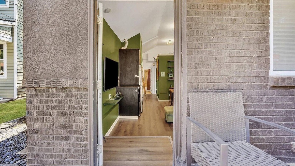 North Charleston Apartment | Blackstone Retreat -Sophisticatedly Vibrant 2 Bedroom House in North Charleston