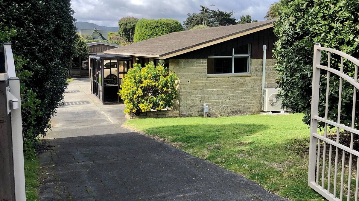 Waikanae House | Blair Holiday House, Waikanae Beach