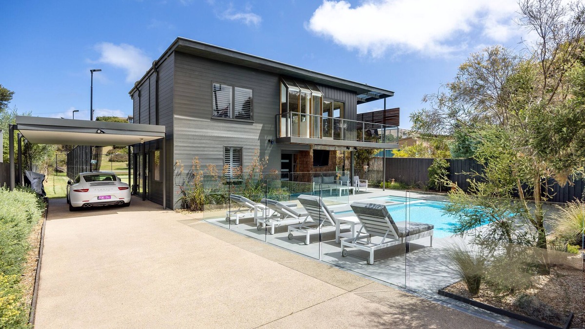 Blairgowrie House | Blairgowrie Holiday House Gas Heated Spa/Solar heated pool and Tennis court