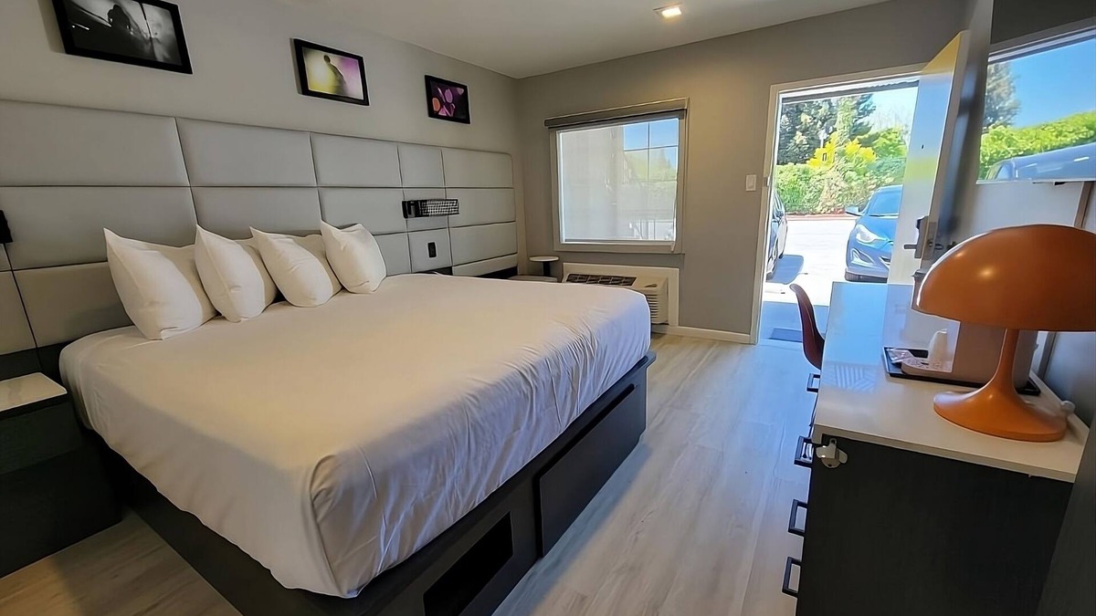 Newhall Resort | Blast at California's Great America Amusement Park! FREE Parking Onsite