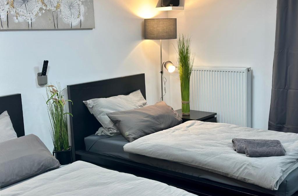 Rhein-Erft-Kreis District House | Blauer Stein 7a Doppelzimmer 01 - 2 Betten