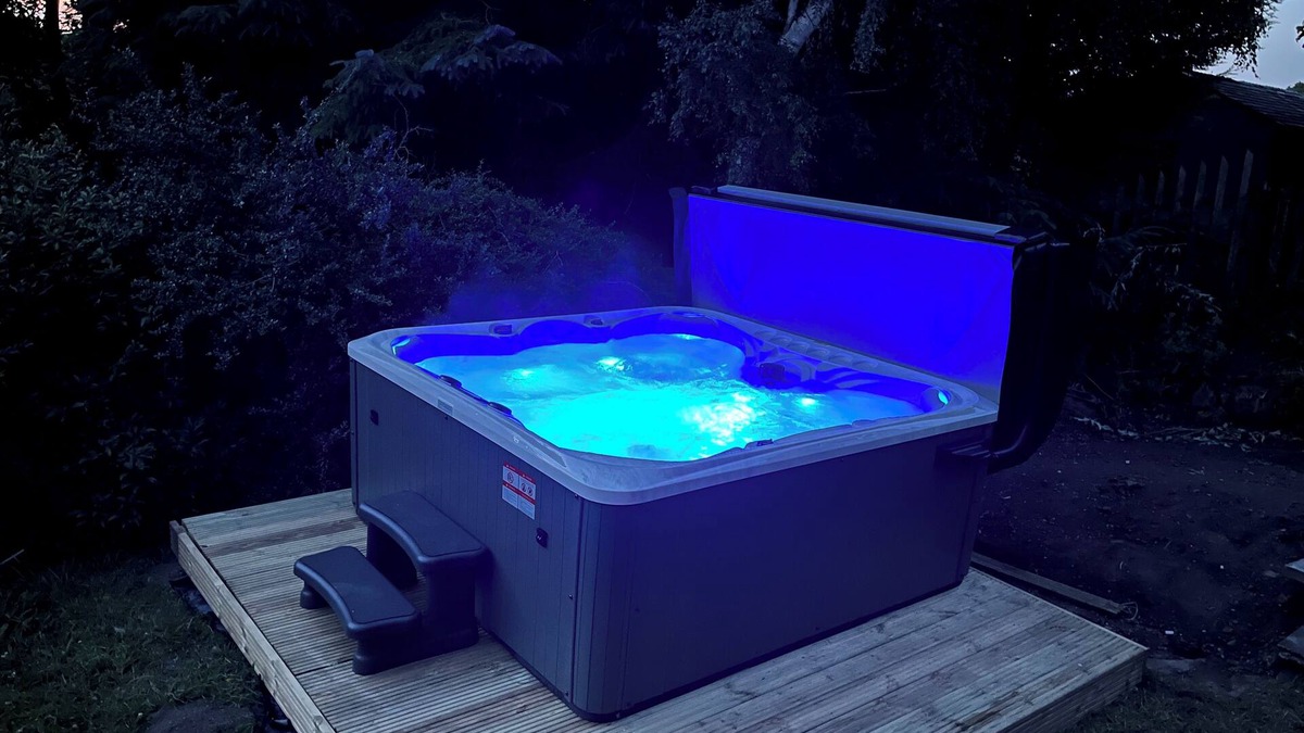 Blaydon on Tyne House | BlaydonBurn - Sleeps 6 - Parking - Garden - HotTub