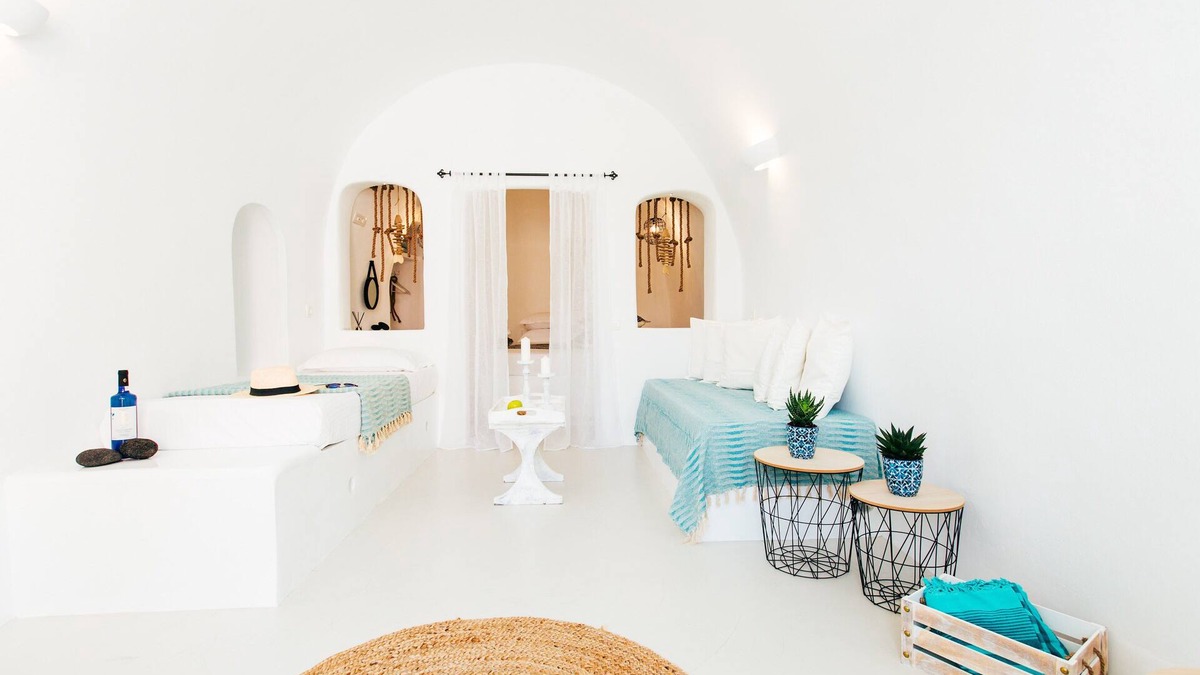 Oia Villa | Blessed Blue nBoutique Cave Suite in the heart of Oia