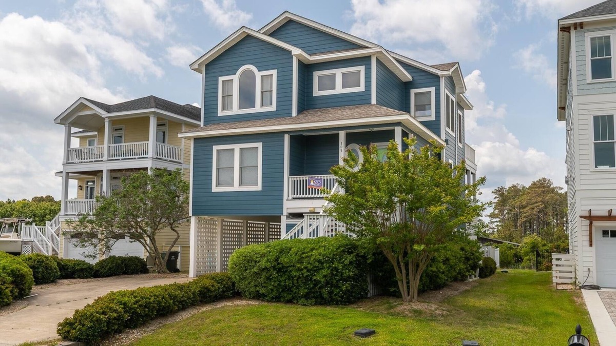 Manteo House | Blessed by the Bay 5 Bedroom Home in Manteo