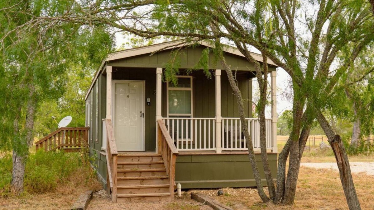 Elmendorf Cabin | Blessings Ranch - Greenn