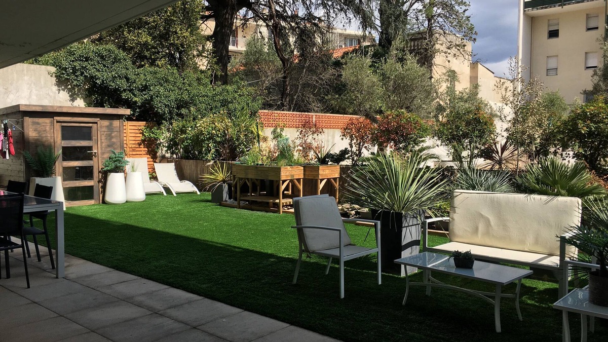 Quartier Administrations Apartment | Bleuprovence et Spa - Appt 3 étoiles baignoire balnéo terrasse à Nîmes