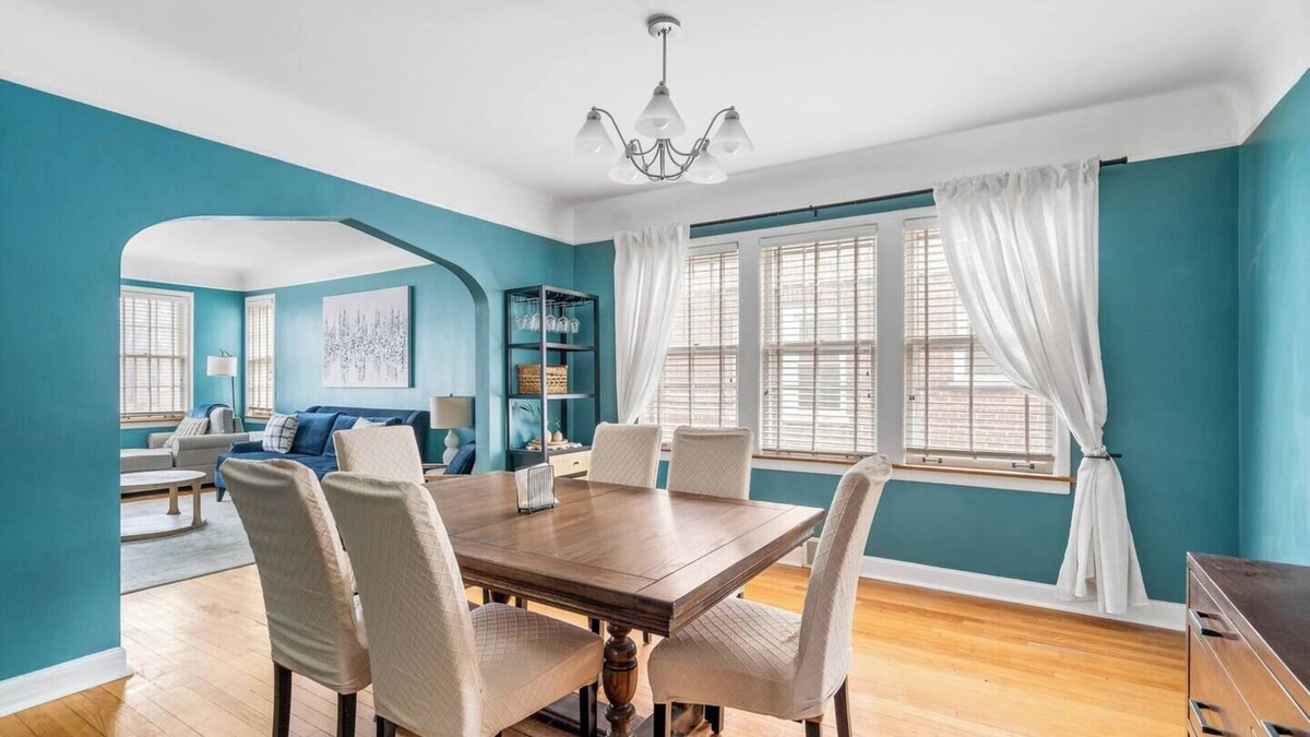 Brookfield House | Bliss in Brookfield - 5BR, 3BR