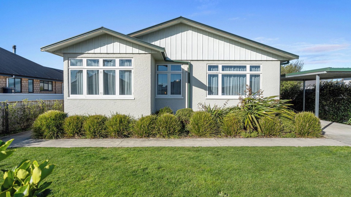 Blenheim House | Bliss on Barratt - Blenheim Holiday Home