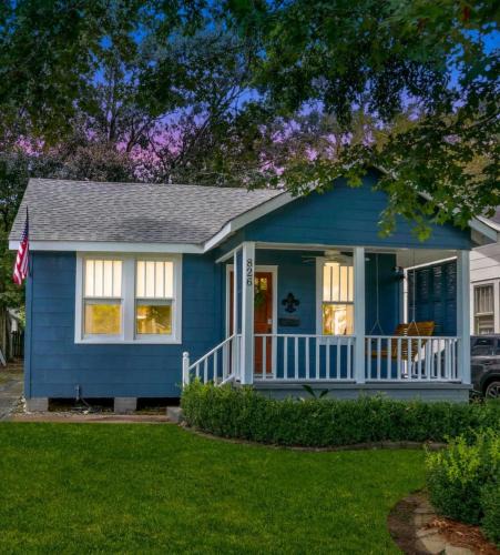 Mid City South House | Blissful Blue Bungalow in the Heart of Baton Rouge