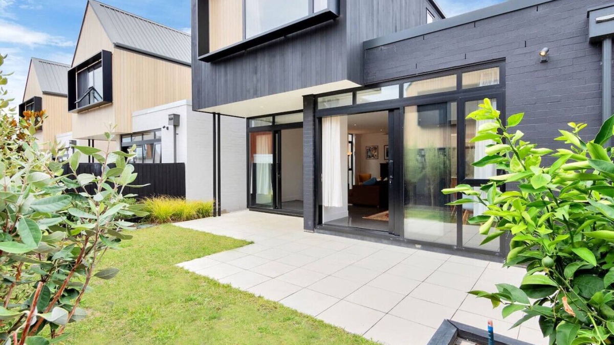 Hobsonville House | Blissful Breeze Townhouse with Parking and Patio