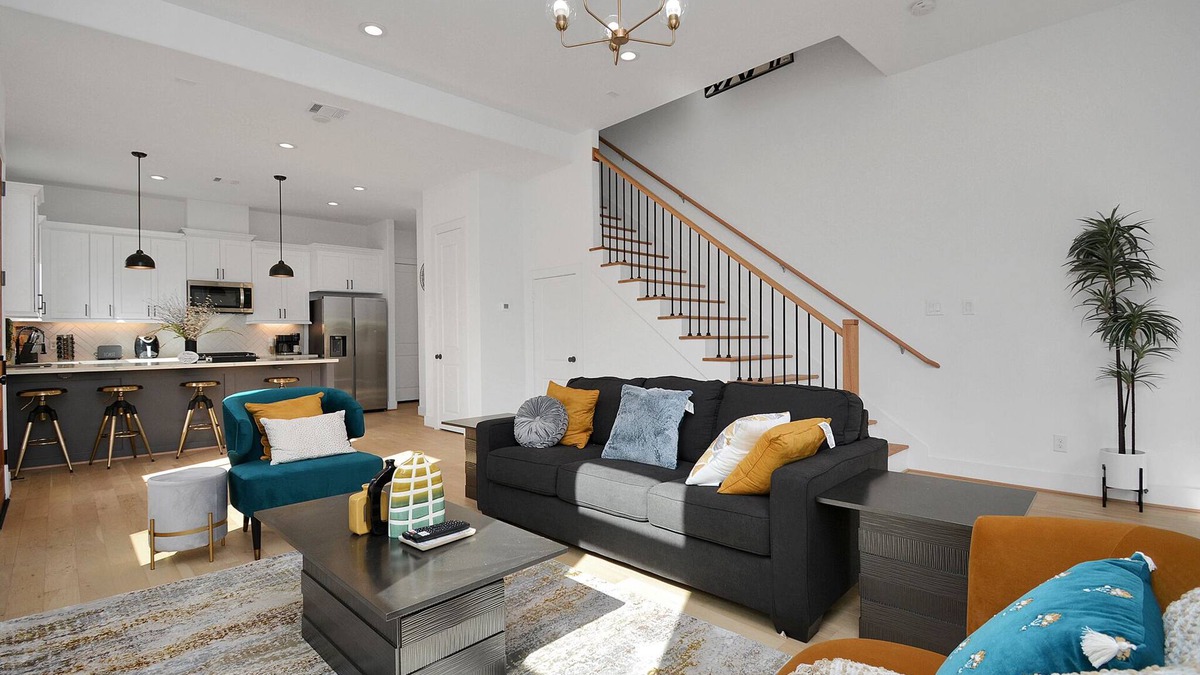 South Central Houston House | ☀️Blissful Getaway☀️ Home w/Jacuzzi Backyard ⮕Downtown