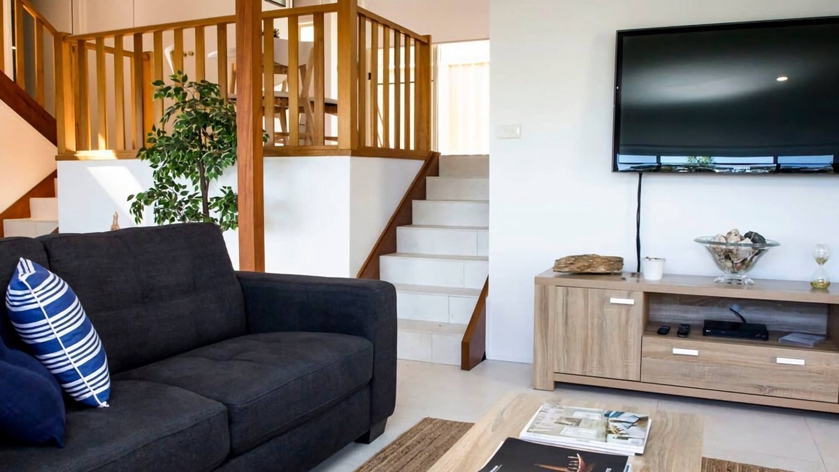Surf Beach House | Blissful Stay Moments From the Beach