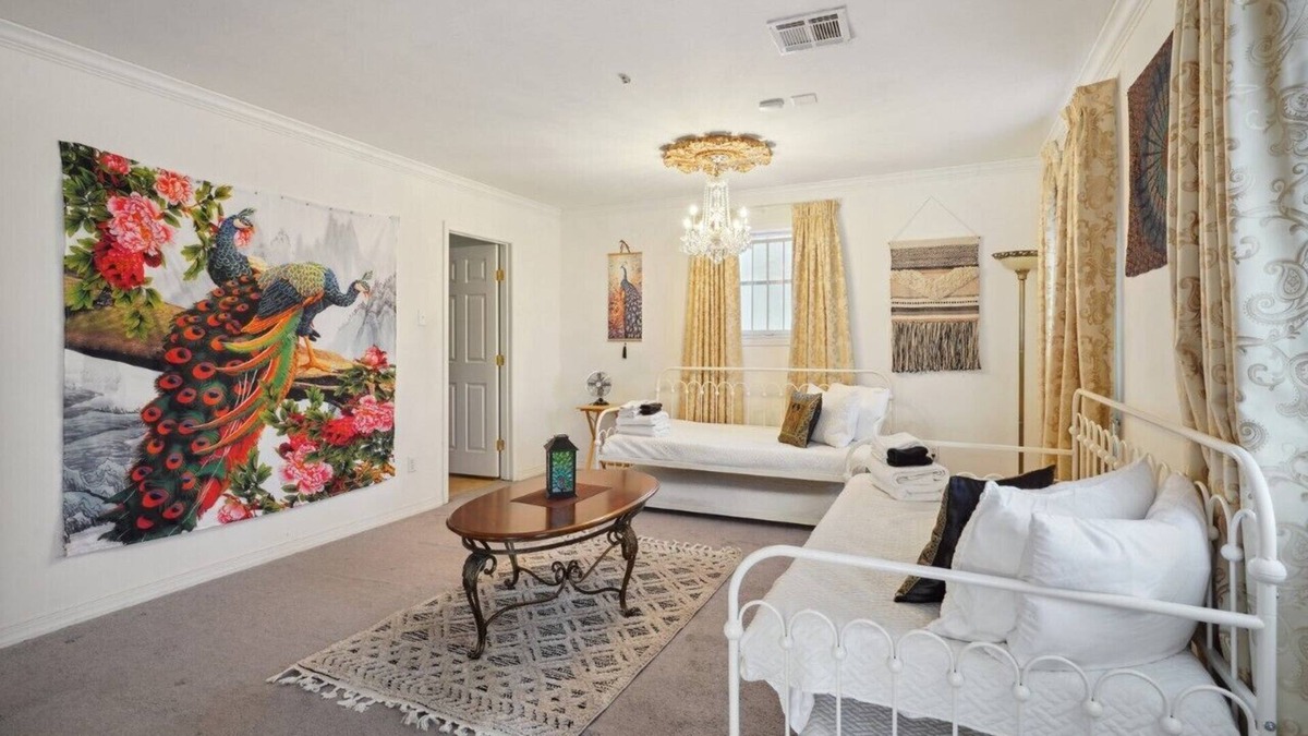 Saint Roch House | Blocks to Jazz Fest. 10 minutes to the Quarter. Parking and Yard!