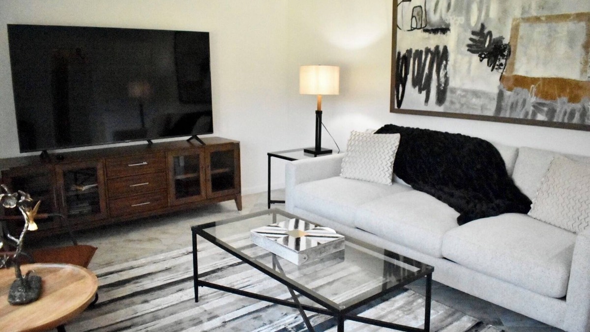 Bloomfield Hills House | Bloomfield Hills Modern, Luxurious Ranch, 1900 Sq Ft, 3 Bedroom/2.5 Bath + Patio