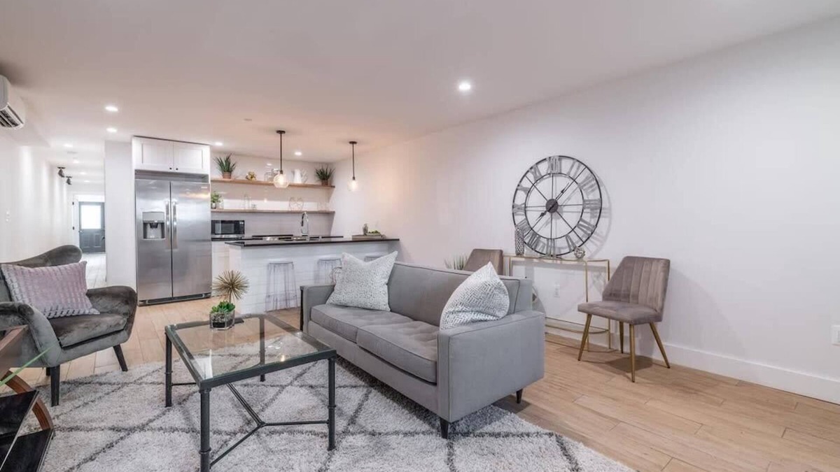 Truxton Circle Apartment | Bloomingdale Beauty - Sleeps 4 in Style!