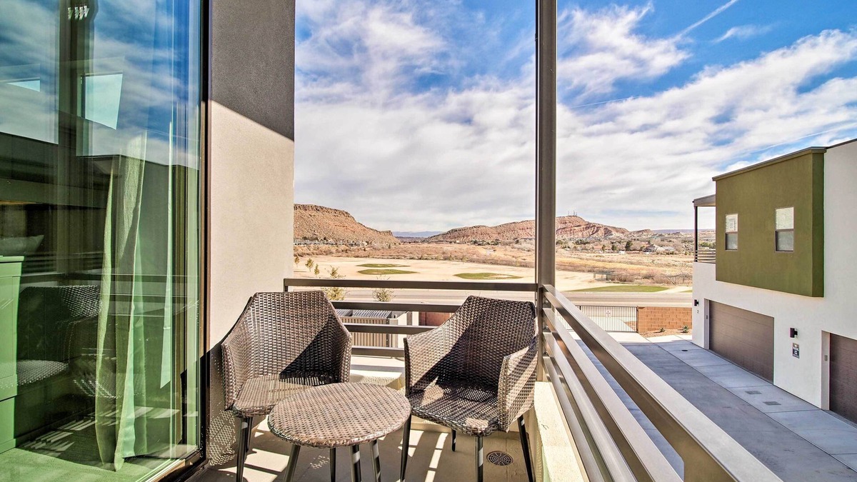 Bloomington House | Bloomington Club - Pool - Hot Tub - Golf - EV Charger