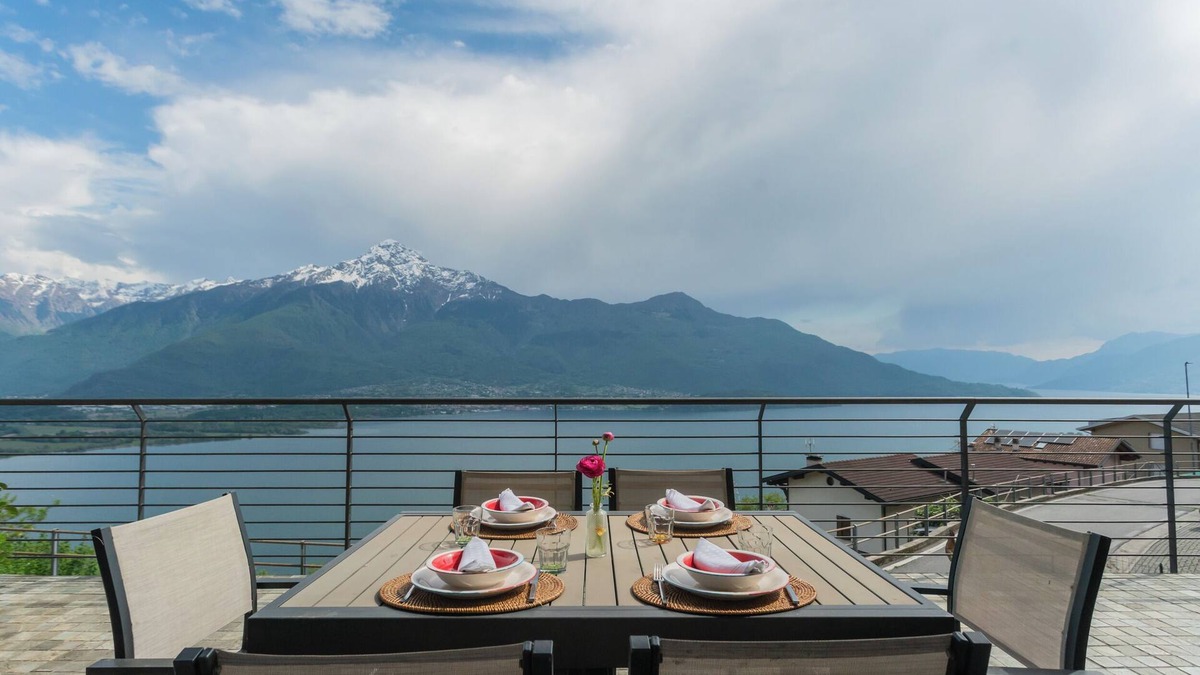 Aurogna Apartment | Blooms by the Lake by Rent all Como