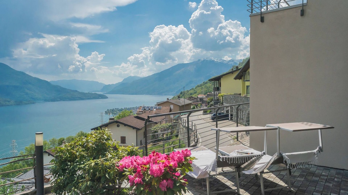 Aurogna Apartment | Blooms by the Lake - Four Bedroom Apartment, Sleeps 9