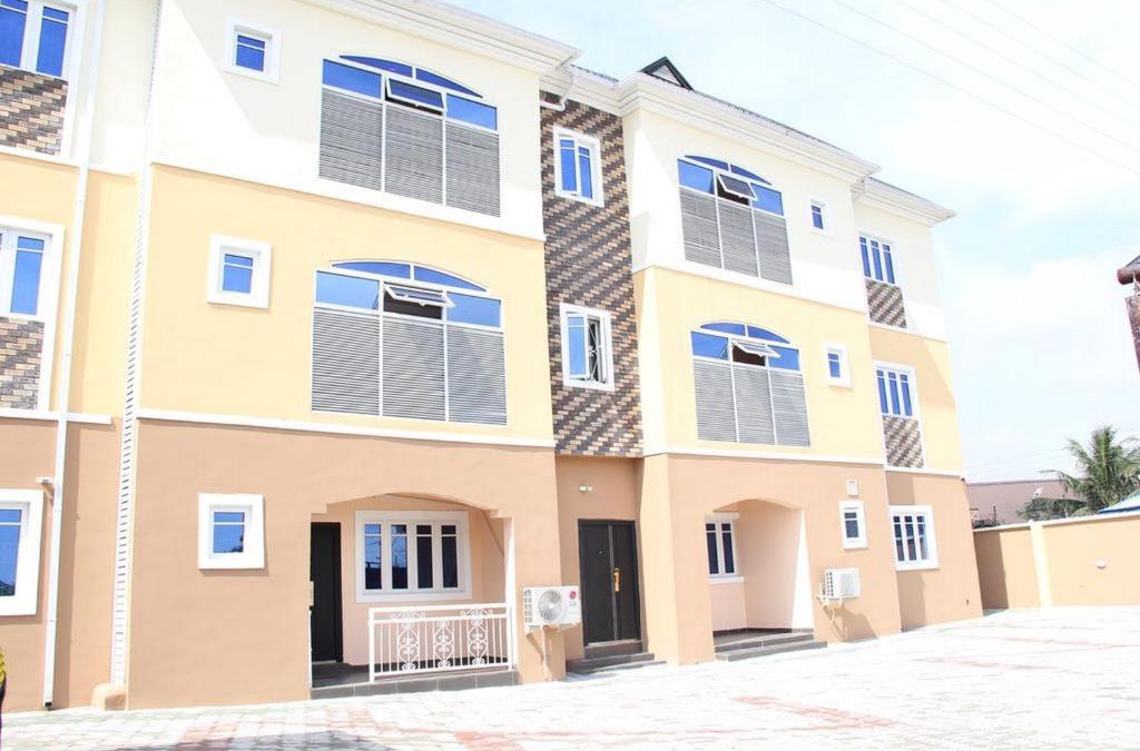 Port Harcourt Cabin | Blooms Spot Hotel - Super Deluxe