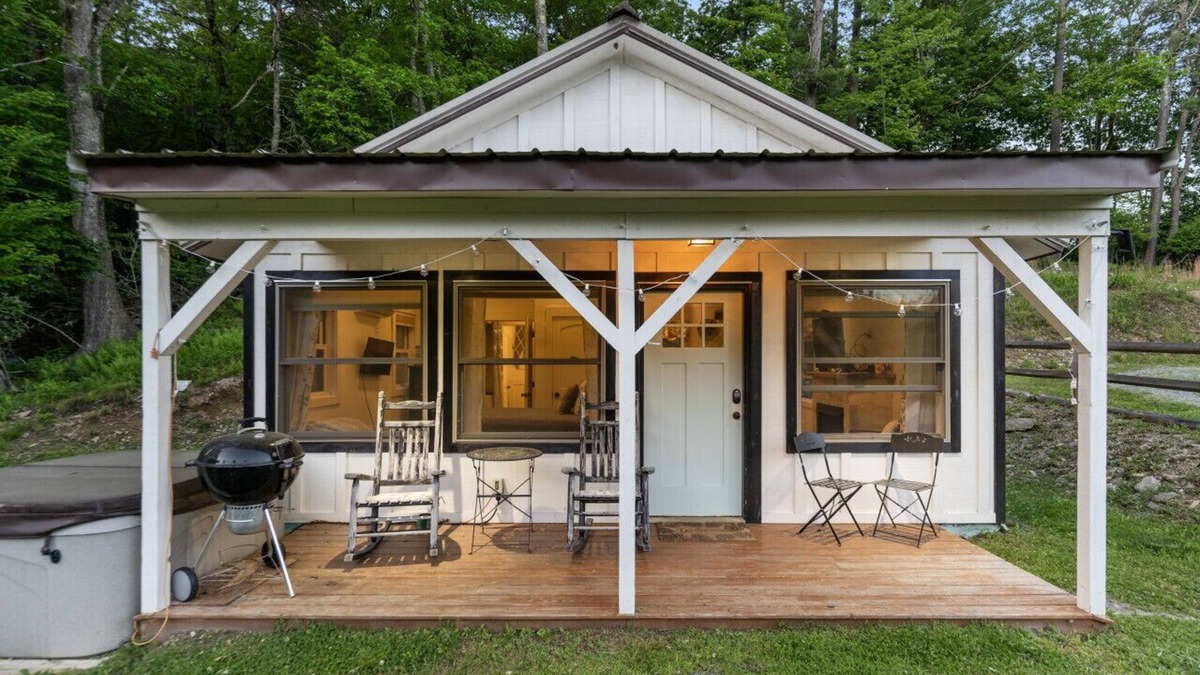 Blowing Rock Cottage | Blowing Rock Clementine Cottage at Doe Creek - Hot Tub, Pond, Acres to Explore!