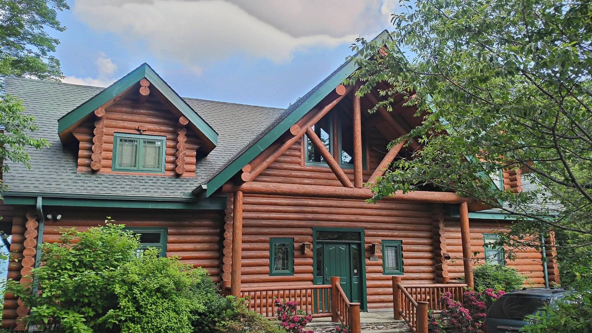 Apple Ridge Cabin | Blowing Rock Fabulous Log Cabin with Great Views. Upscale newer large home