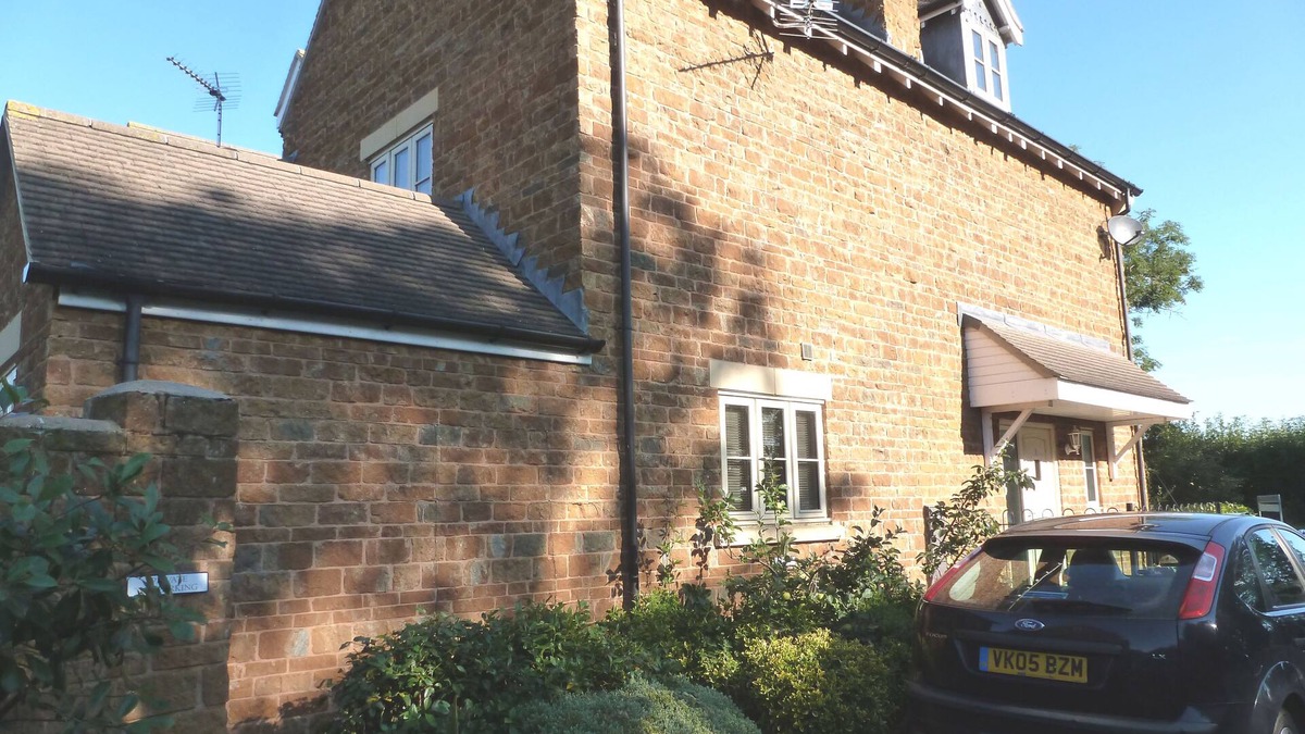 Bloxham House | Bloxham Luxury for 6. Heating. Wifi. Parking. Cotswolds, Blenheim, Silverstone