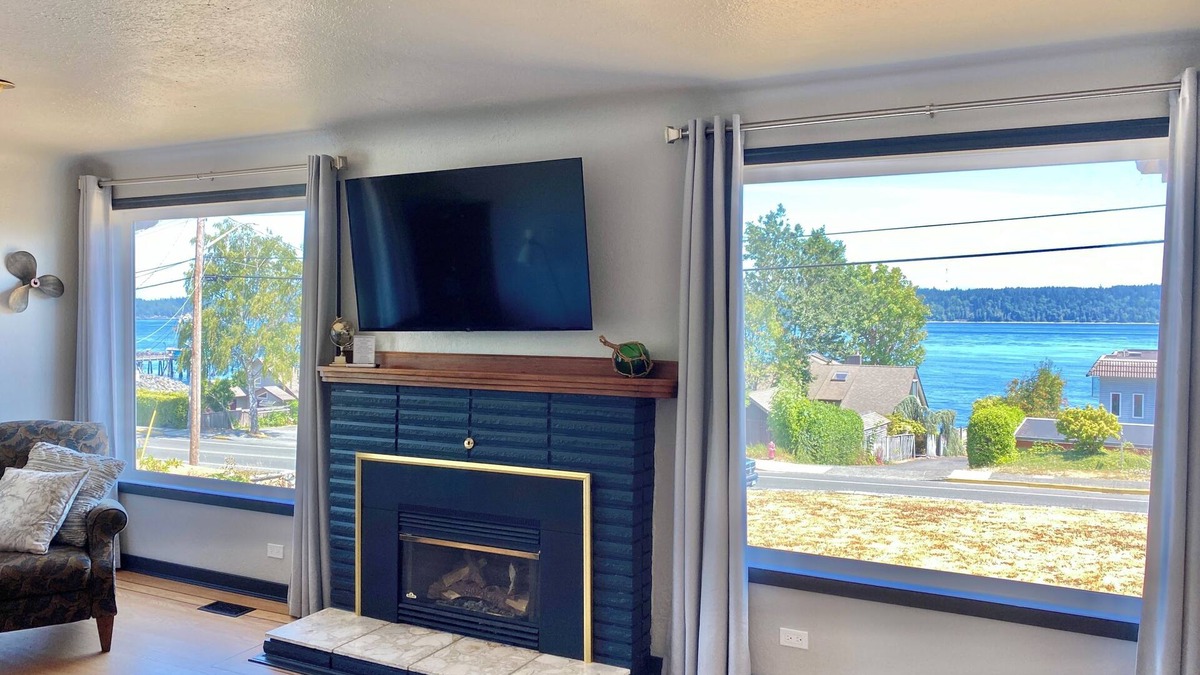 Campbell River House | Blue Anchor Starboard Suite