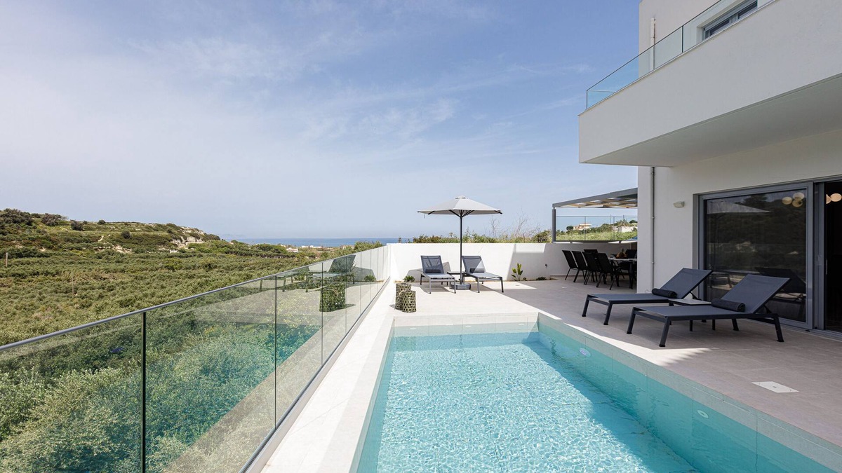 Stavromenos Villa | Blue Aura Villa, eclectic retreat with Pool & BBQ, Close to the beach