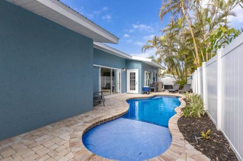 Holmes Beach House | Blue Bella Very Quick Walk Beach, Shops, Restaurants