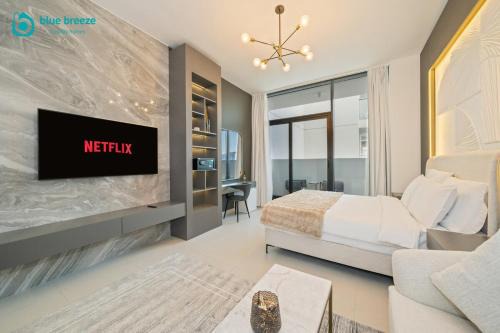 Dubai Apartment | Blue Breeze - Trendy Studio with Balcony & Stylish Interiors