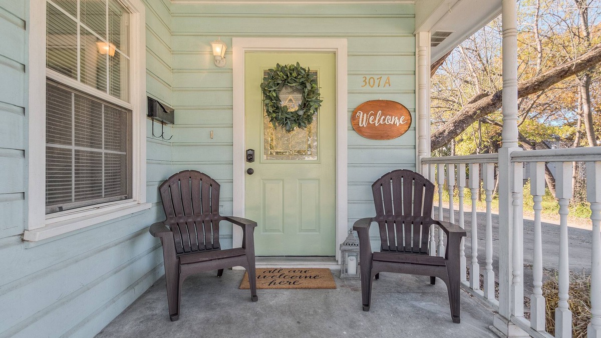 McKinney Cottage | | Blue Bungalow | Luxury Downtown McKinney