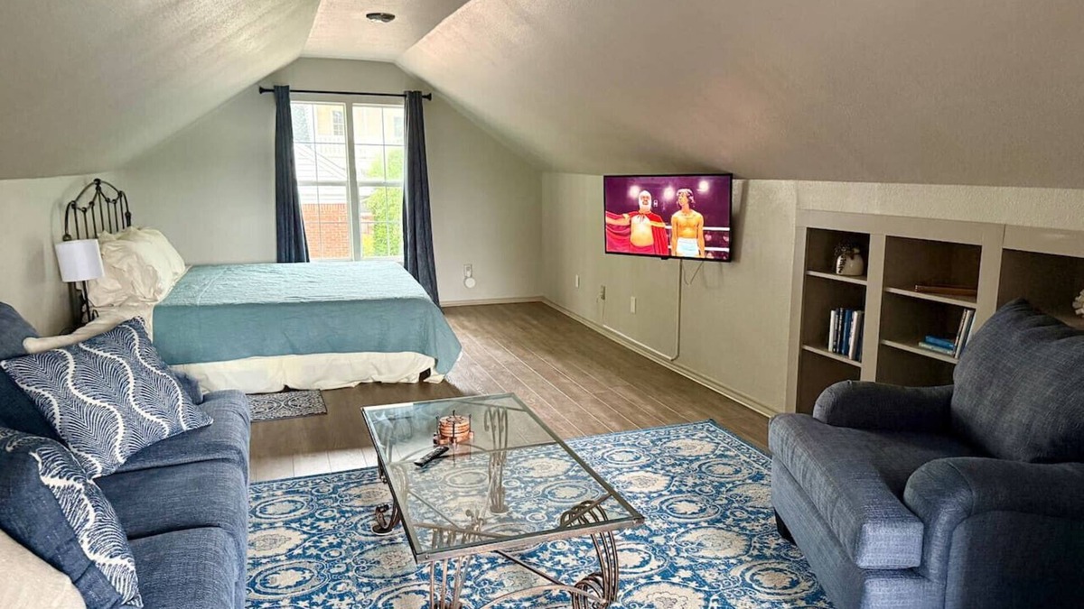 Argyle House | Blue Casita - So close to I-35W!