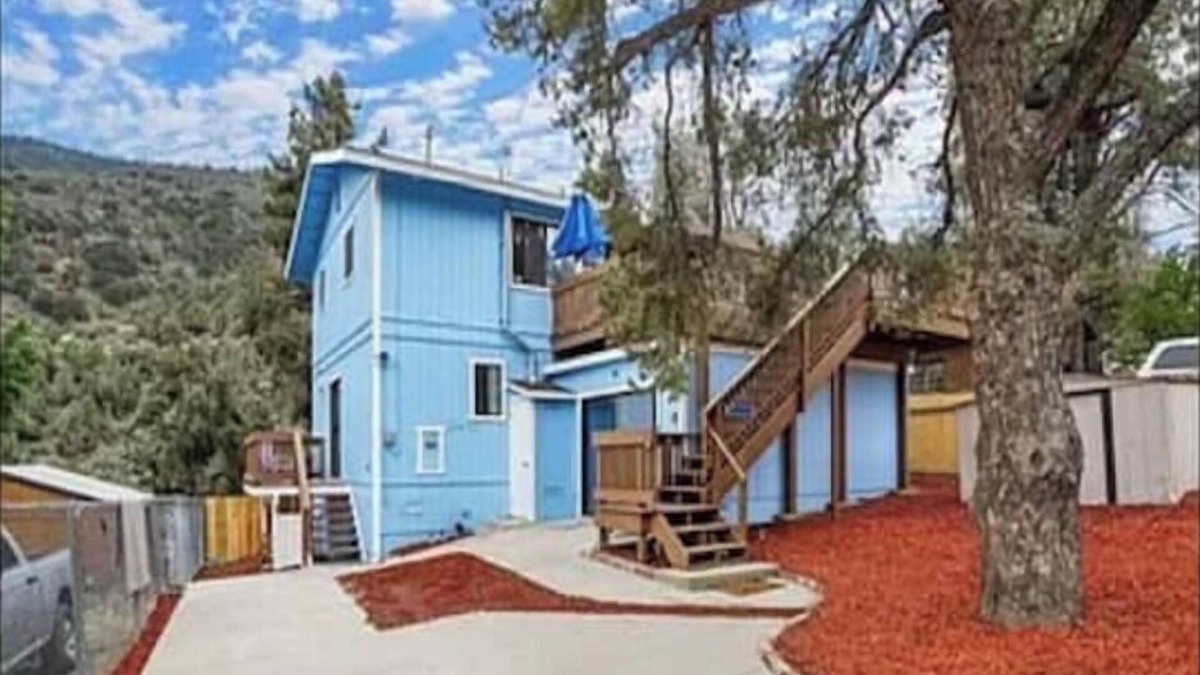 Frazier Park Cabin | Blue Charmer Themed Cabin with Indoor Fireplace