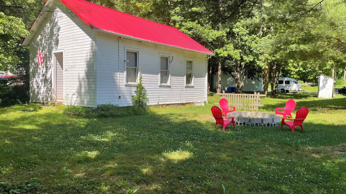 South Bloomingville House | Blue Creek Schoolhouse - Hocking Hills