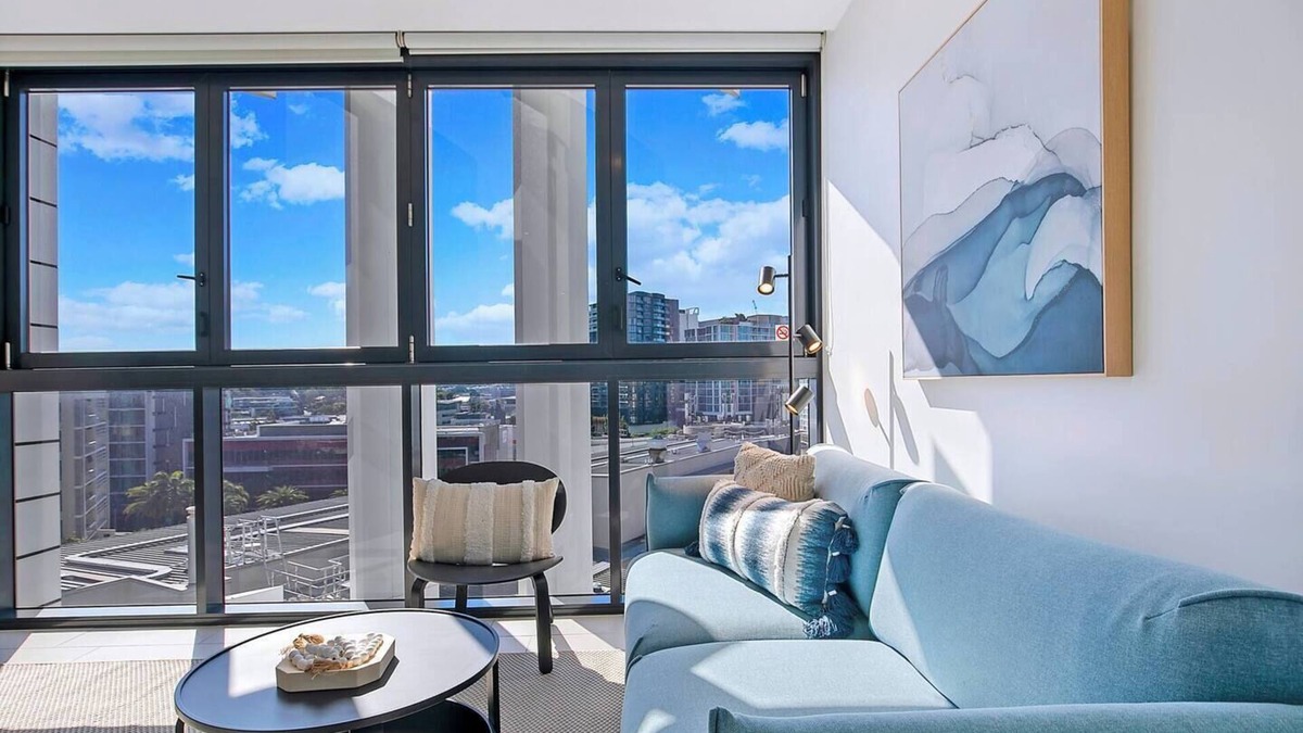 Fortitude Valley Apartment | Blue Crush Resort style Chic near CBD