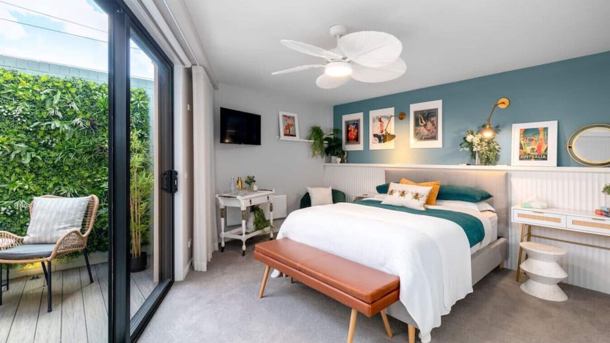 Yarraville House | Blue Door on Wilson - Luxury stay