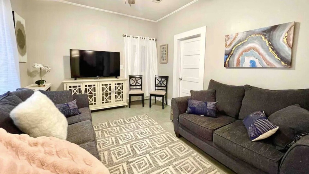 Hattiesburg House | Blue Dove Villa - Spacious 3 Bed/2 Bath Home