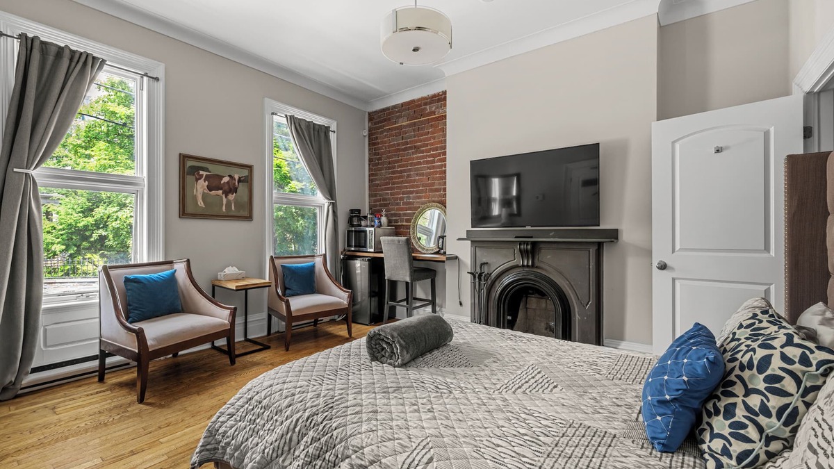 Downtown Halifax Apartment | Blue George Suite Historic DT