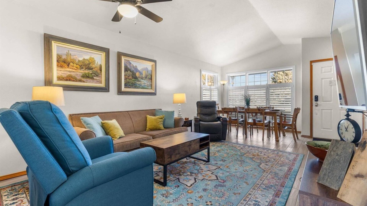 Coeur d'Alene House | Blue Grass Bungalow: Pet-Friendly CDA Retreat with Backyard & BBQ, Near Hiking, Dining & Downtown!