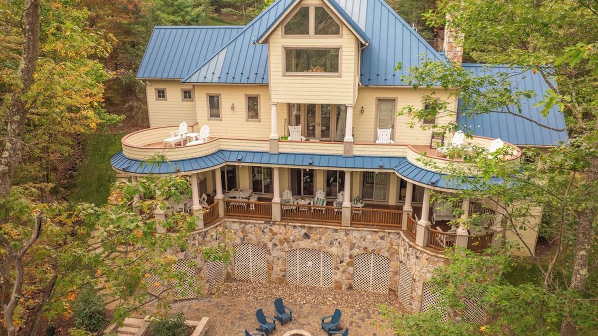 McHenry House | Blue Haven- 5 bedroom Lakefront home