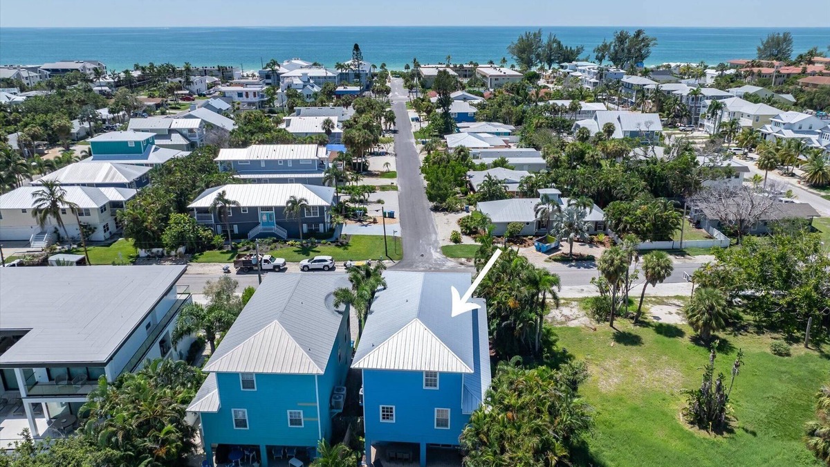 Holmes Beach House | Blue Haven Beach House: 3BR/3BA Pool Home Steps to Beach